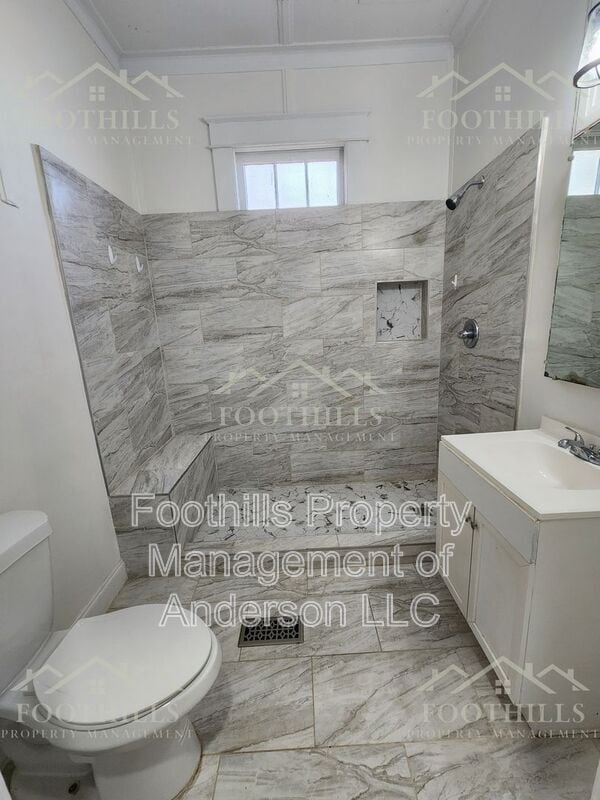 Building Photo - 306 E Calhoun St