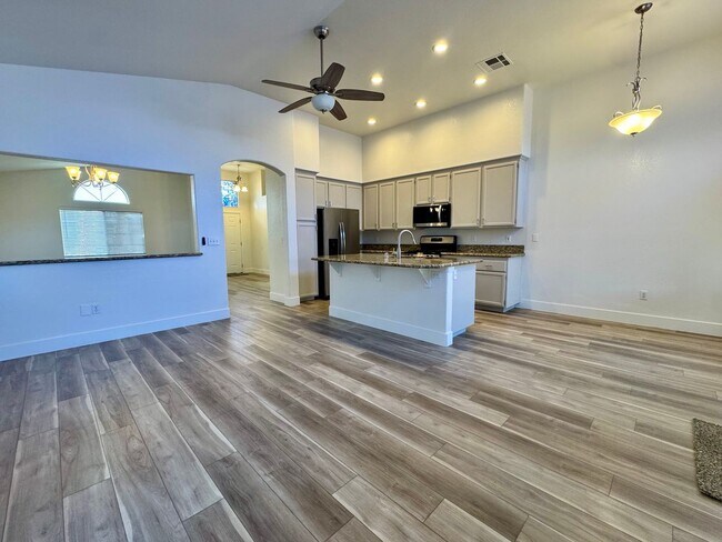 Building Photo - Gorgeous single story home!!