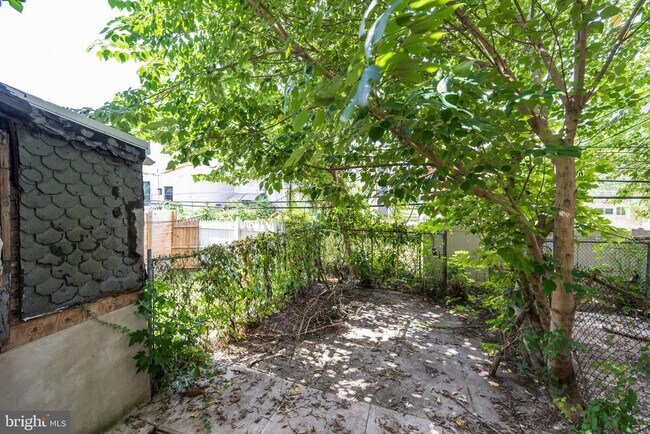 Building Photo - 948 Belmont Ave