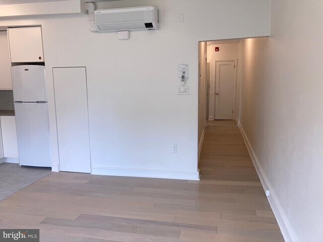 Building Photo - 1108 Pine St
