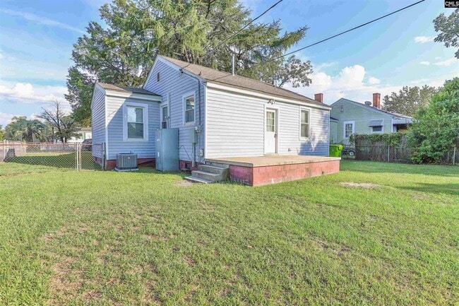 Building Photo - Adorable 3BR/1.5BA Renovated Bungalow Near...