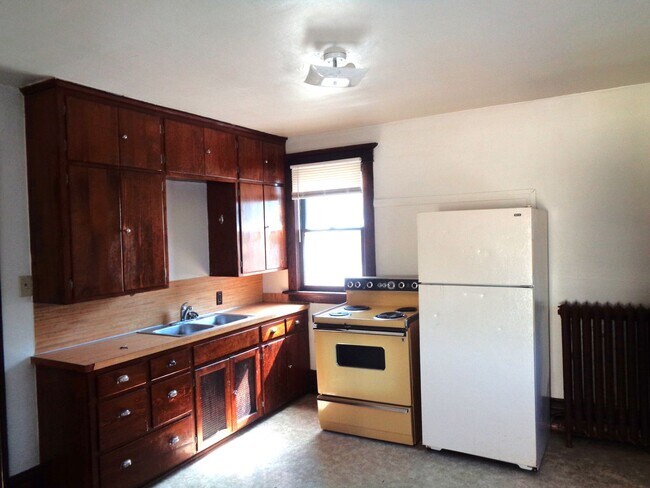 Building Photo - 1420 Garfield St