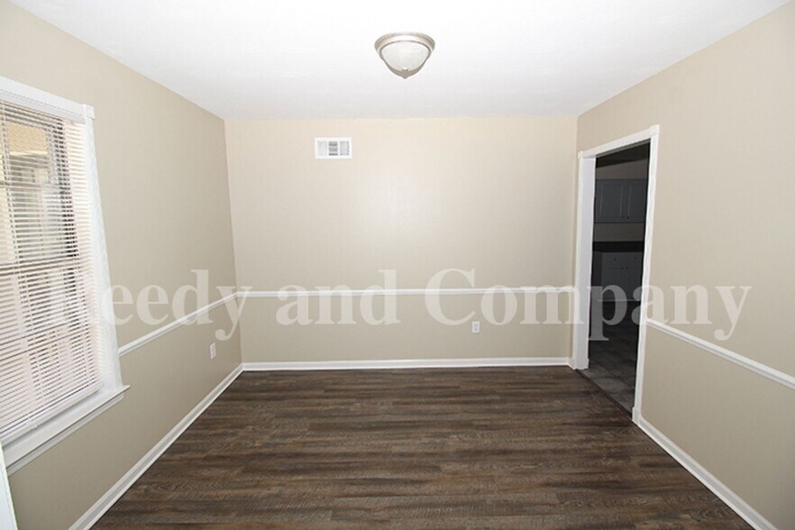 Building Photo - 3235 Fox Chase Dr