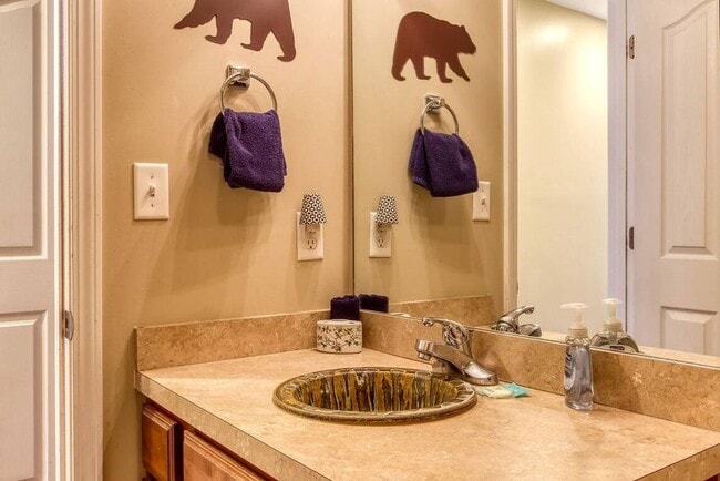 Building Photo - FULLY FURNISHED!!! GREAT FOR CORPORATE HOUSING!!!!