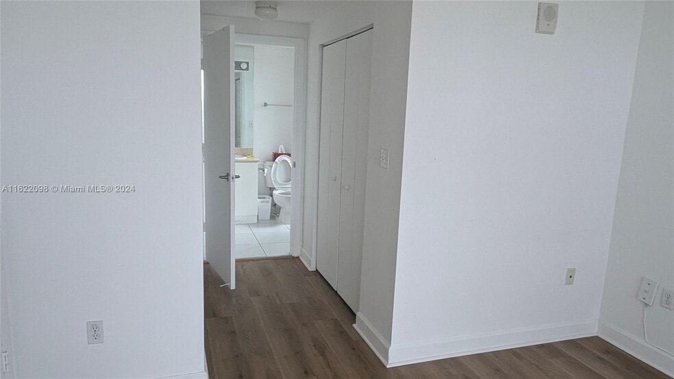 Building Photo - 1401 SW 22nd St