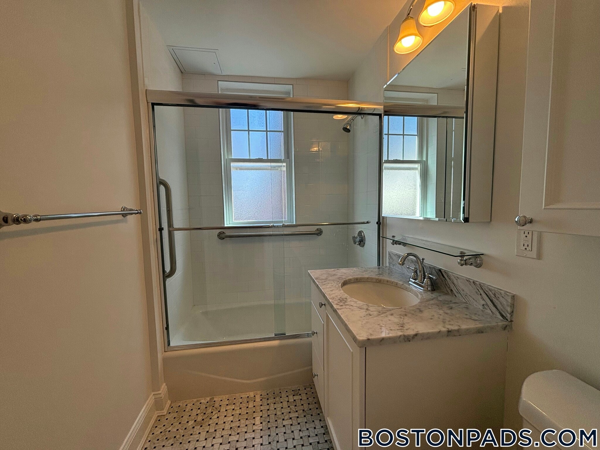 Building Photo - 37 Auburn St