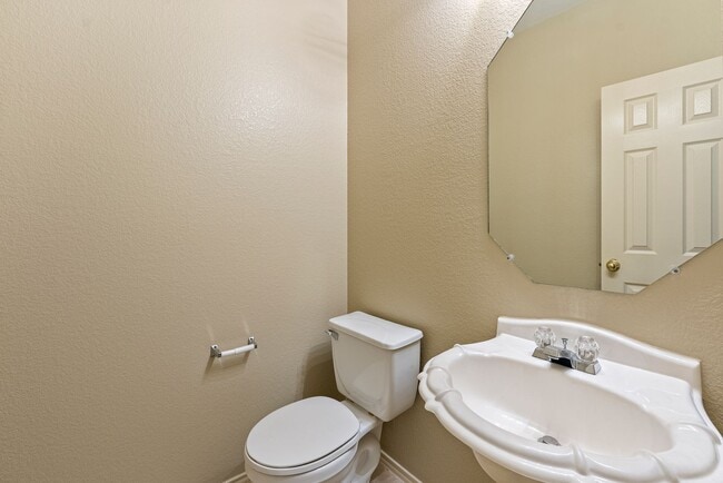 Building Photo - Beautiful 3 bedroom, 2.5 bathroom home in Avery Ranch West!!!