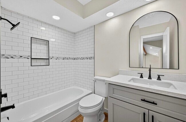 Building Photo - 15415 Swan Creek Dr