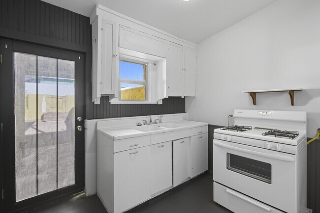 Building Photo - 839 S 8th Ave