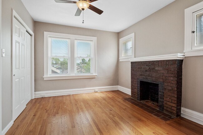 Building Photo - 4958 Walsh St