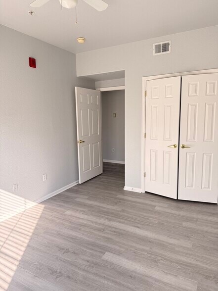 Building Photo - 15700 E Jamison Dr