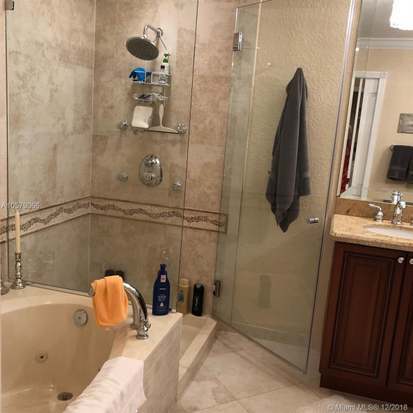 Building Photo - 270 Captains Walk