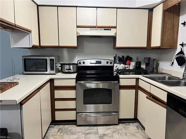 Building Photo - 606 Ocean Lakes Dr