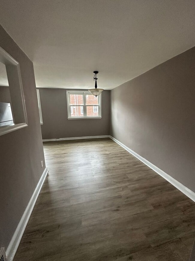 Building Photo - 3 Bed, 1 Bath Townhome in Darby