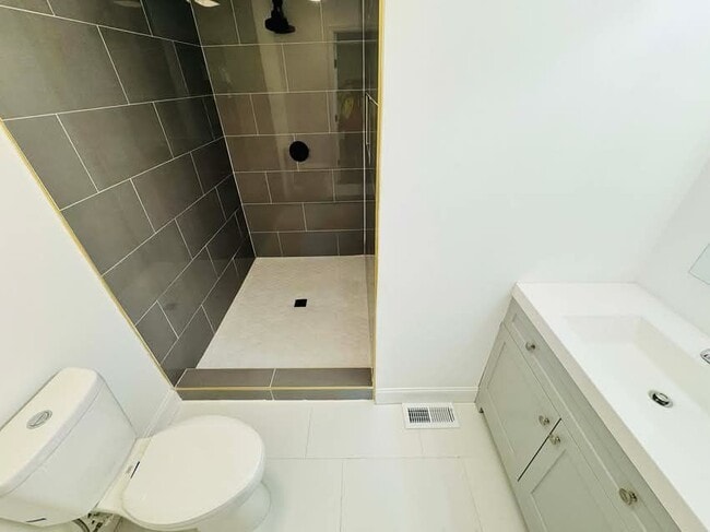 Building Photo - 1001 Archdale Dr