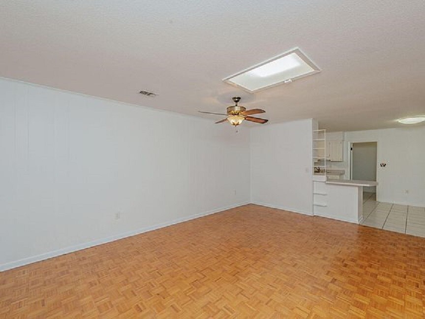 Building Photo - 110 Gardenia Ct NW
