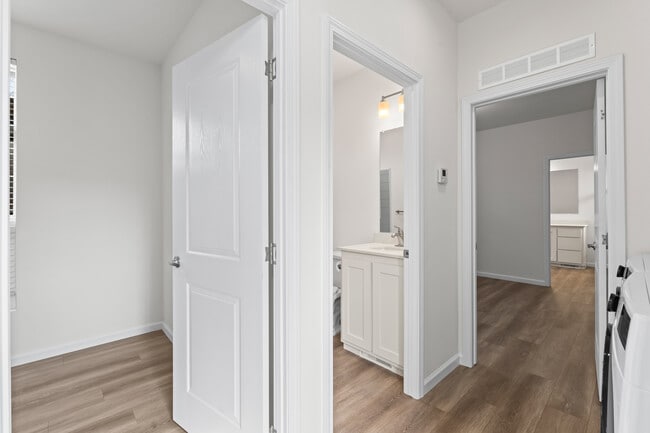 Building Photo - 1822 Nestorita Way