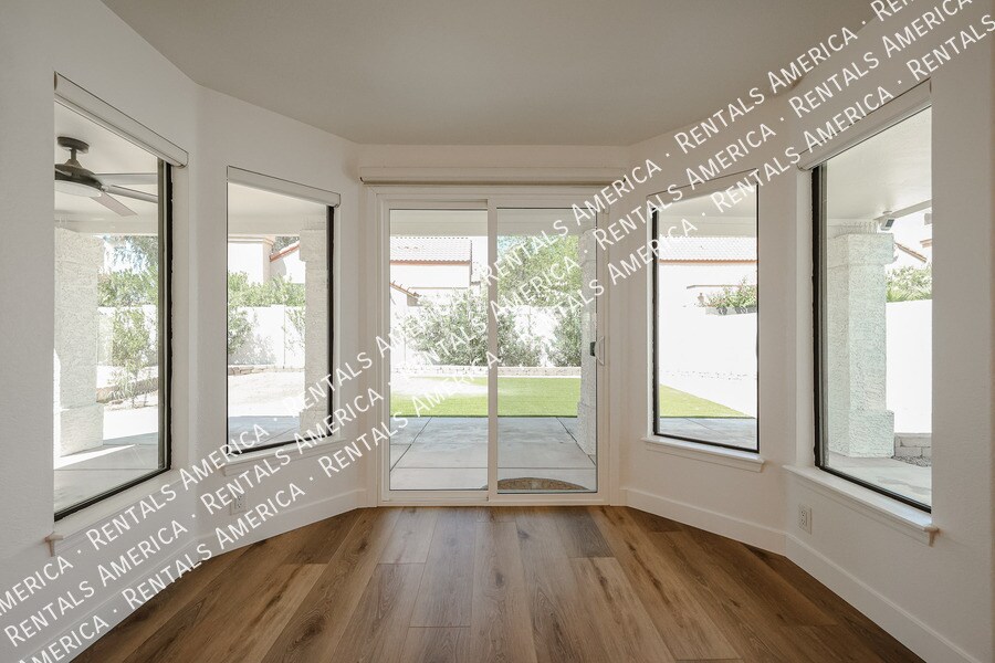 Building Photo - 4812 E Aire Libre Ave