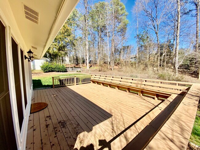 Large one level deck - 2160 Heritage Trace Ln