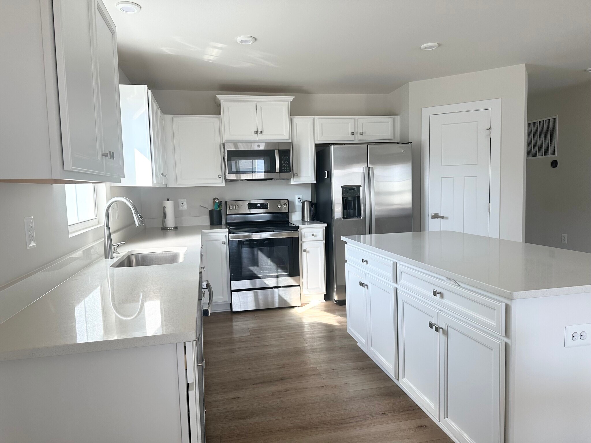 Building Photo - 7120 Iron Gall Ln