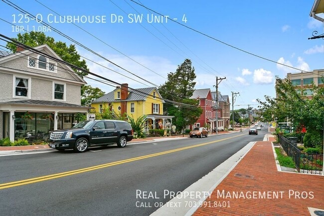 Building Photo - 125 Clubhouse Dr SW
