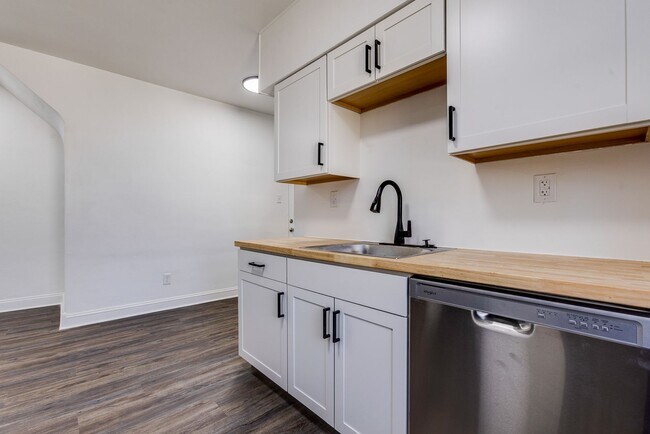 Building Photo - 2439 Arlington Ave