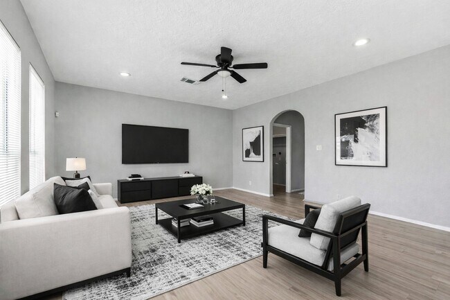 Building Photo - 3310 Bremerton Falls Dr