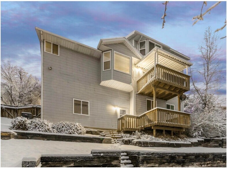 Building Photo - 9996 Tamara St E