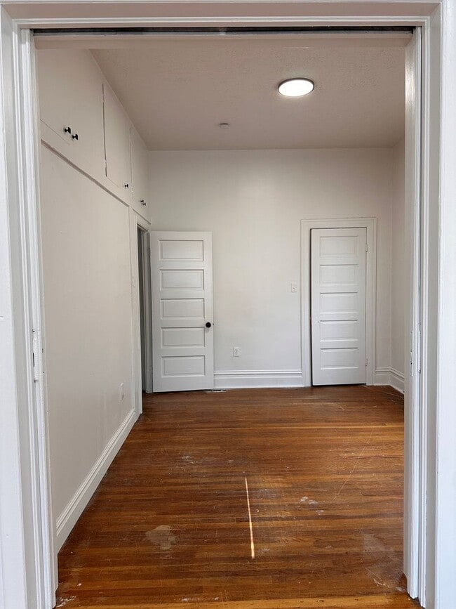 Building Photo - 3 Bedroom Home with 2 Car Garage