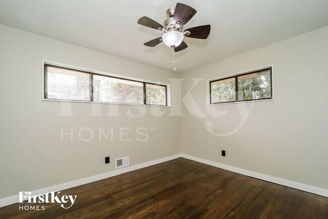 Building Photo - 2625 Sherwood Dr