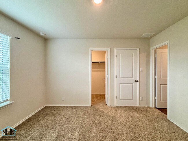 Building Photo - Welcome to Your Dream Home! A Stunning 2-s...