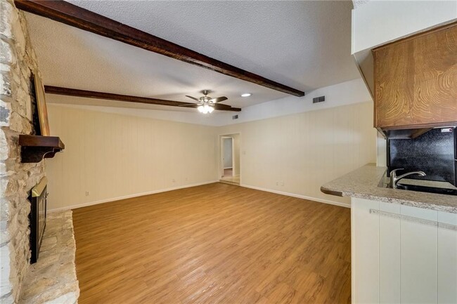 Building Photo - 12401 Knoll Ridge Dr