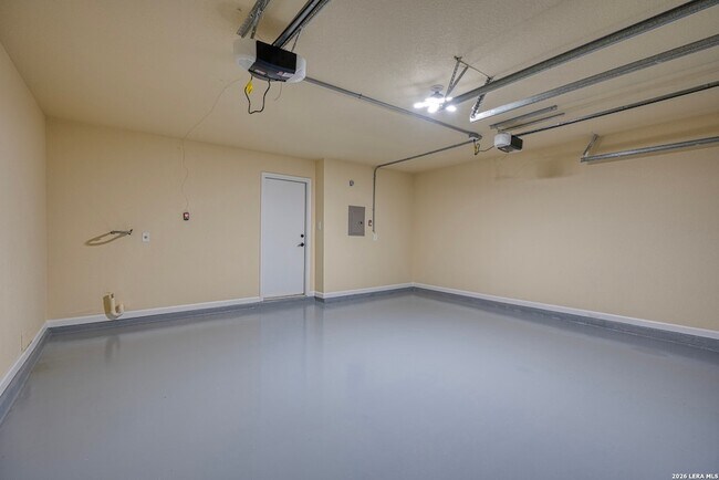 Building Photo - 10802 Winter Creek