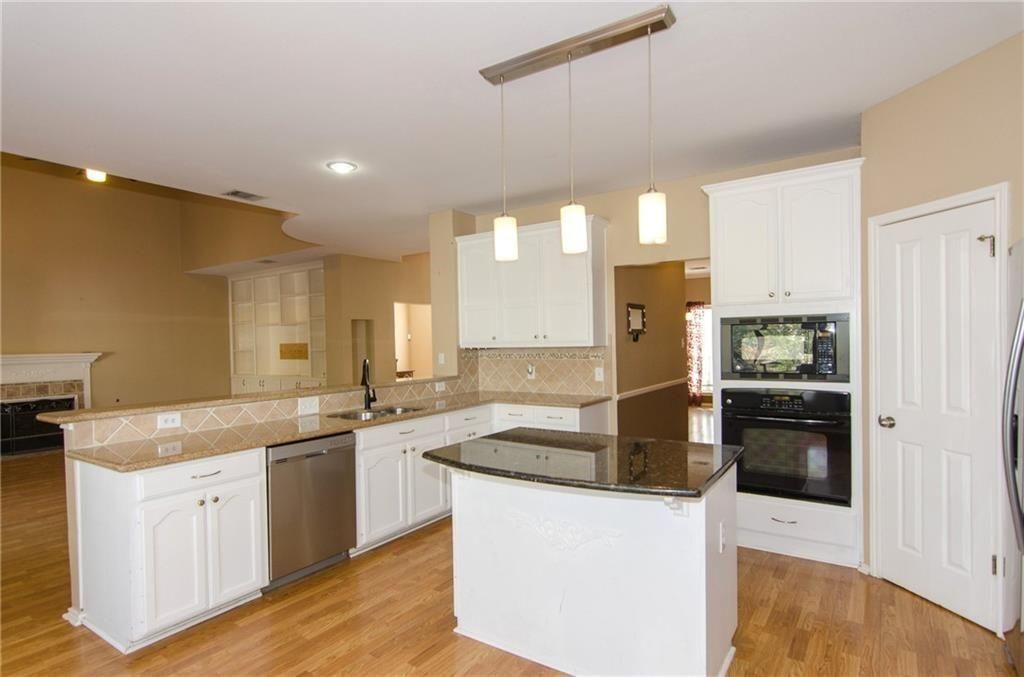 Building Photo - 4004 Halfway Cove
