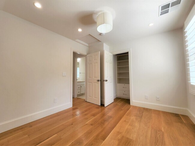 Building Photo - Updated Home Available Now in Downtown Pal...