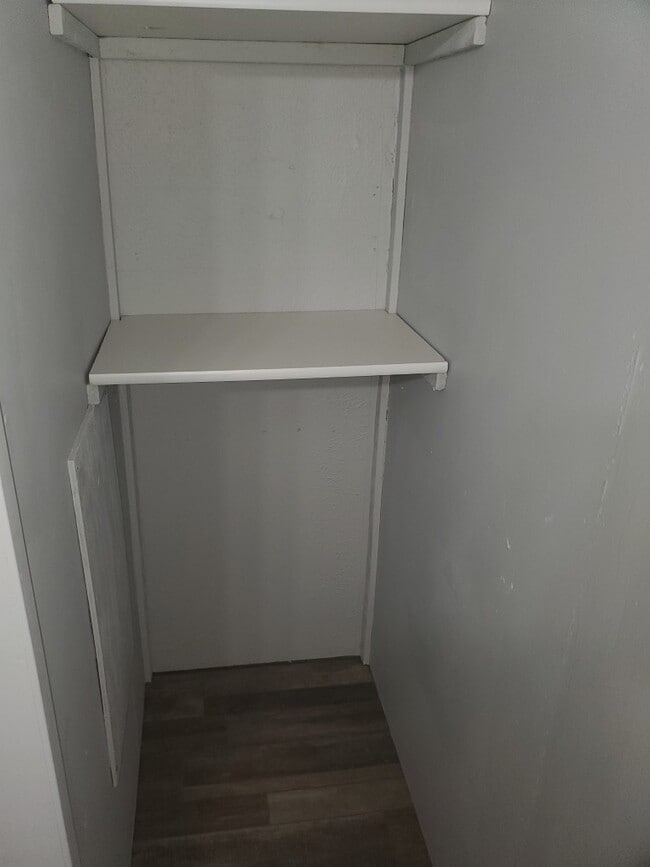 Building Photo - 310 E 9th St