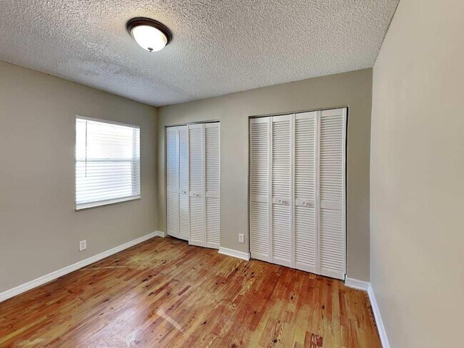 Building Photo - 1500 Hammock Ln