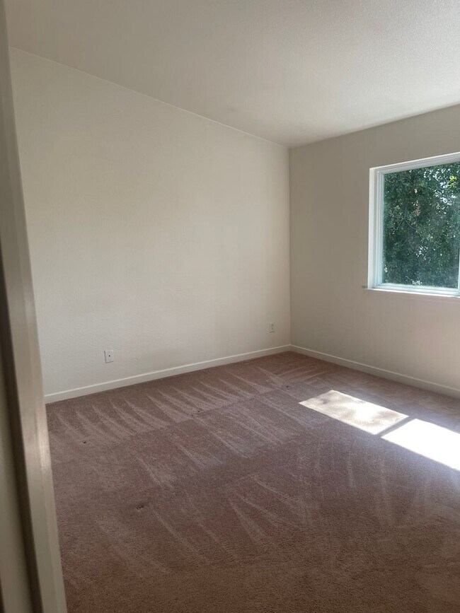 Building Photo - Beautiful 3-Bedroom Family Home in Desirable Northeast Stockton