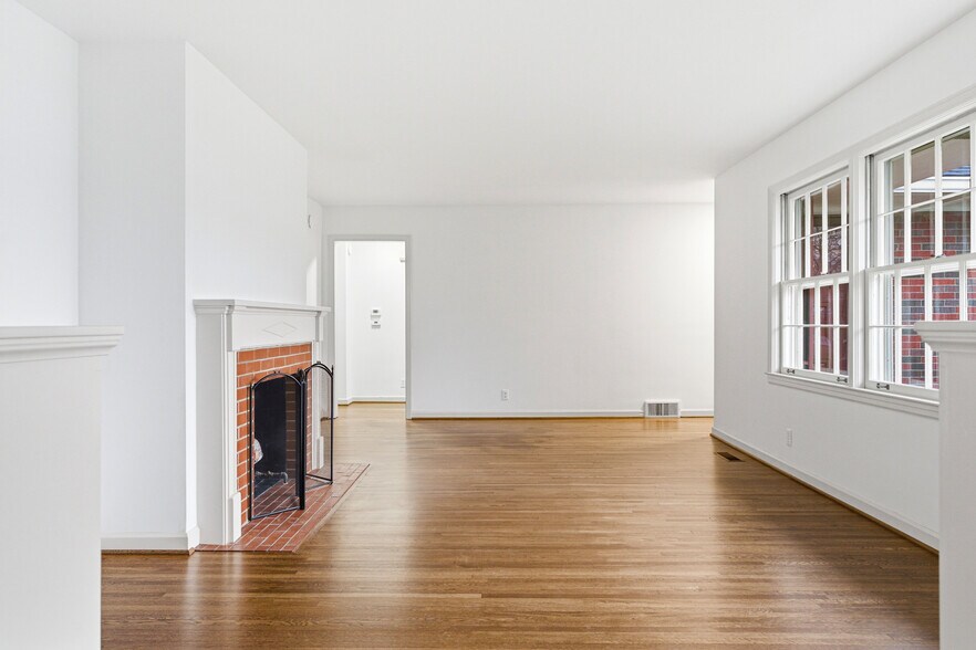 Building Photo - 925 Ashland Ave