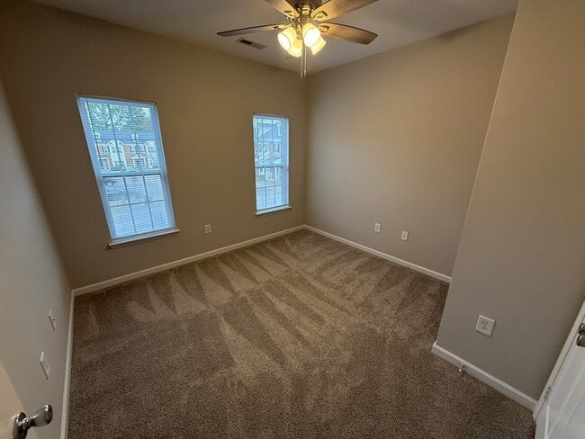 Building Photo - Beautiful 3 Bedroom Town Home! AMAZING CARY LOCATION!!!!