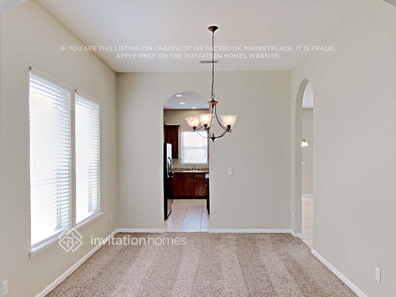 Building Photo - 921 Las Navas Pl