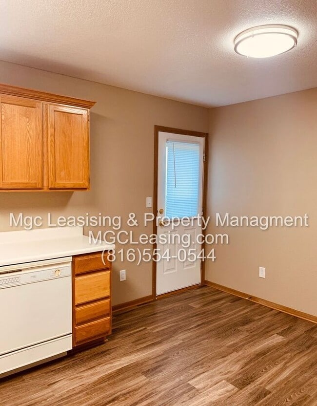 Building Photo - Grain Valley Ranch Duplex: Available September 1st
