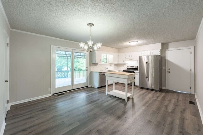 Building Photo - 207 Whitnel Dr