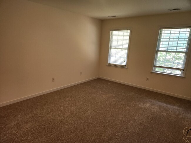 Building Photo - Chesterfield 4 bedroom 3 Full Bath Home-Be...