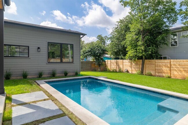 Building Photo - 1703 Piedmont Ave