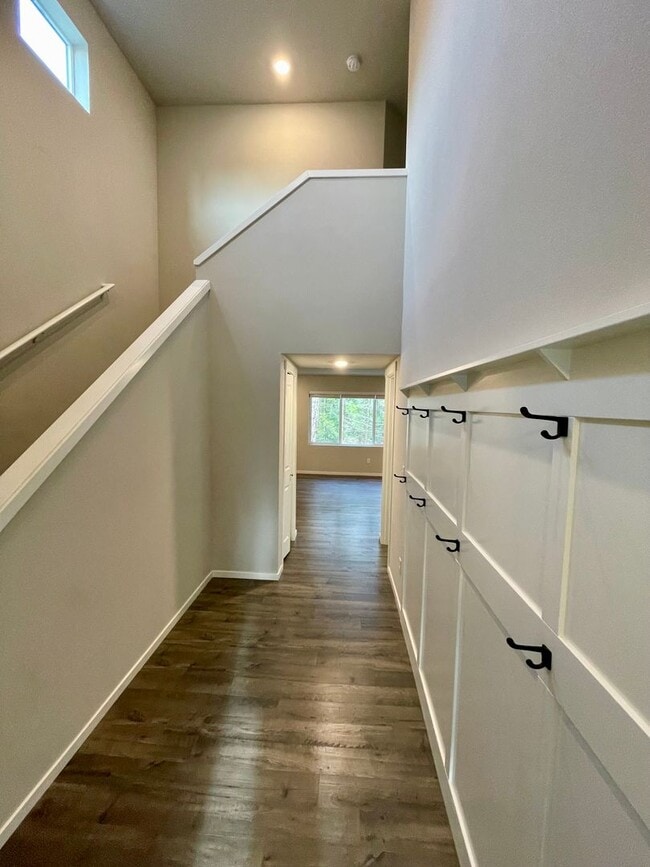 Building Photo - Welcome to your dream home in Cle Elum!