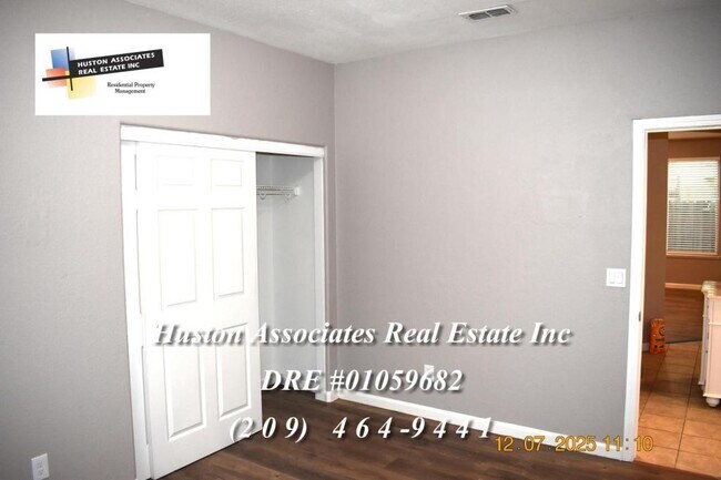 Building Photo - 1933 Cielito Dr