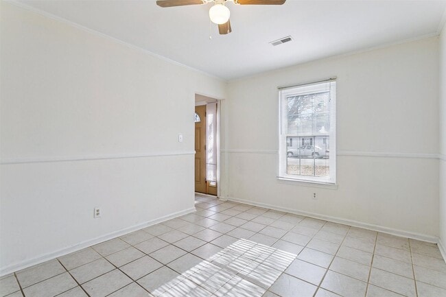 Building Photo - Comfortable Living with Private Yard, Deck & Easy Access to Ft. Eustis