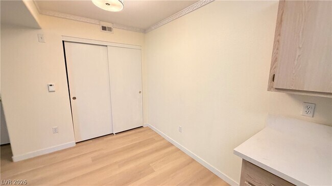 Building Photo - 7885 W Flamingo Rd