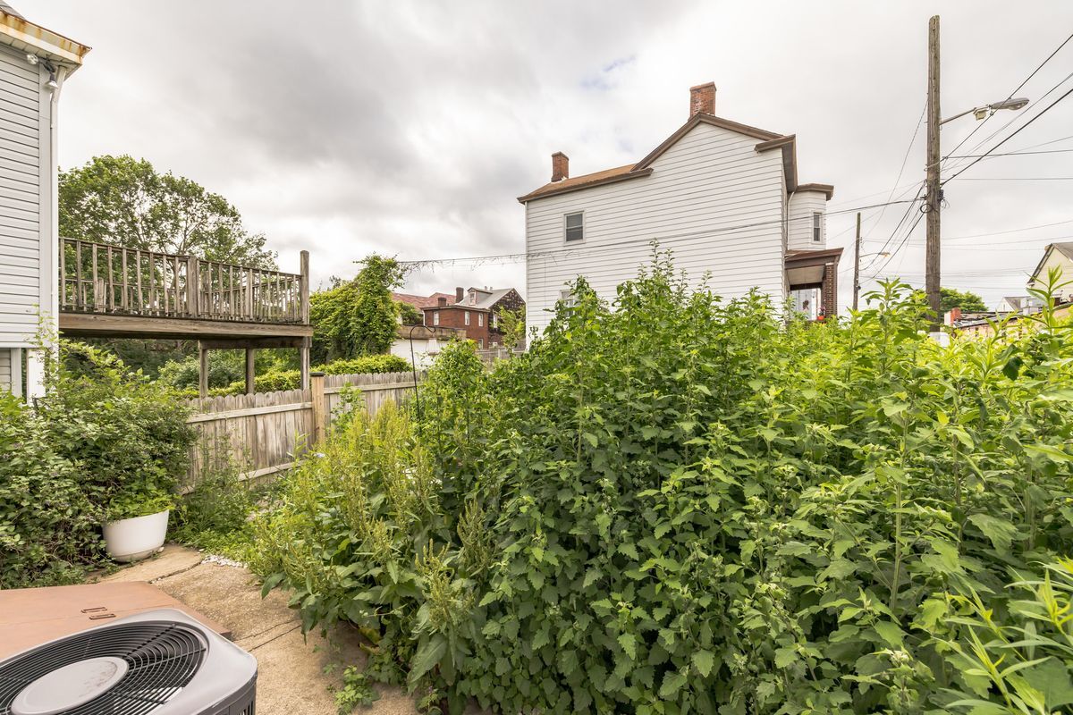 Building Photo - 2318 Eccles St